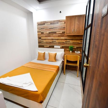 Hotel Surya Lodge Mysore Exteriör bild
