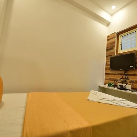 Hotel Surya Lodge Mysore Exteriör bild