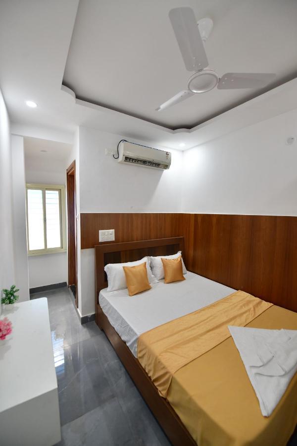 Hotel Surya Lodge Mysore Exteriör bild
