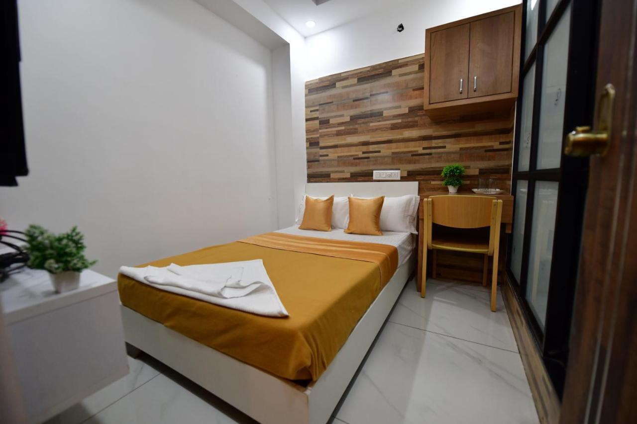 Hotel Surya Lodge Mysore Exteriör bild